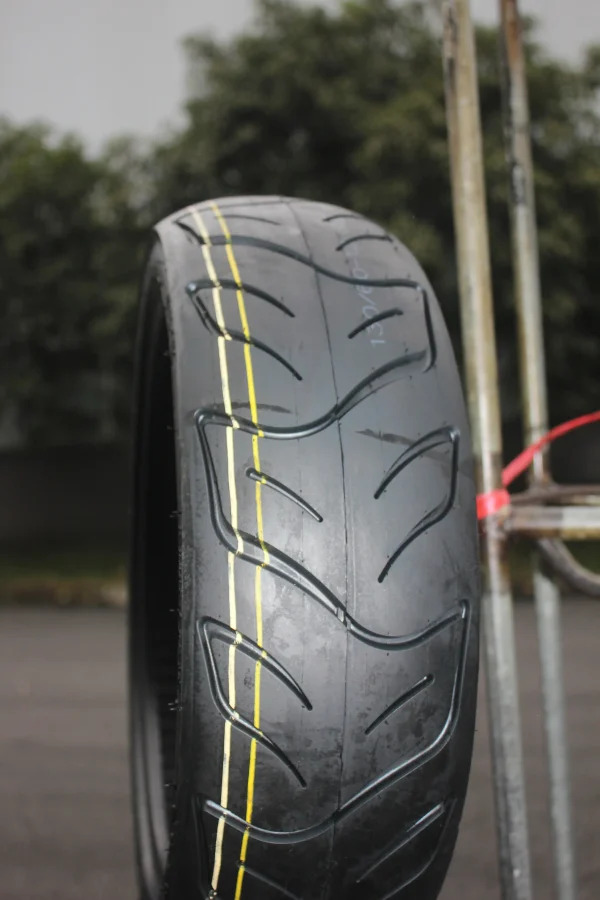 High Quality Scooter Tires 130/70-13 TL- Brand CARRYSTONE Enduro & Hard Pack Terrain-J608