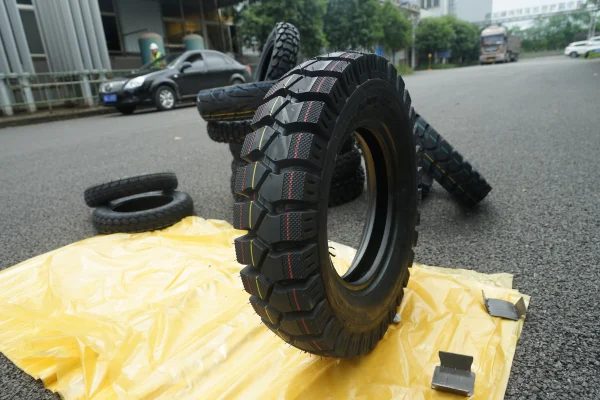 30 Years Factory Supplying Tricycle Tire 4.50-12  ULT Heavy Capacity For Three Wheel Motocycle 8PRTT-J695