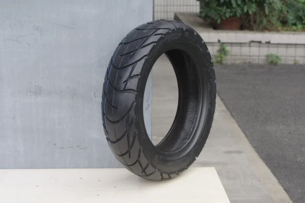 E4-Aproved Scooter Tire 90/90-10 ISO9001 Factory Tube Tyre 6PR TL For Two Wheels Motorcycle OEM Option-J660