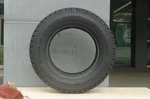 30 Years Factory Supplying ULT Tricycle Tire 5.00-12  Heavy Capacity For Three Wheel Motocycle Cheap Price 8PR TT/TL 10PRTT-J801