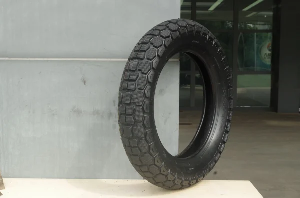 Anti-Slip Motorcycle Tire 3.00-18 - 6PR TT Sports Tire Stable and Suitable For Off-Road Two Wheel Motorcycle-J851