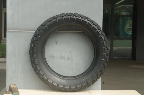 Anti-Slip Motorcycle Tire 3.00-18 - 6PR TT Sports Tire Stable and Suitable For Off-Road Two Wheel Motorcycle-J851