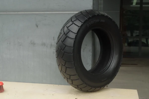 High Speed Motorcycle And Scooter Tyre 130/90-10 4PRTL 6PRTL Tubeless Tire Pneumatic Tire Manufacture Supply -J881