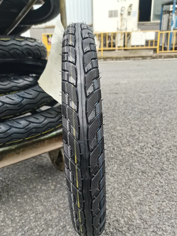 Confortable Motorcycle Tyre Bias Structure Road Running Rear Wheel 2.75-18 6PR TL Carrystone Carrystone Anti-Slip Pneumatic Tire -J877